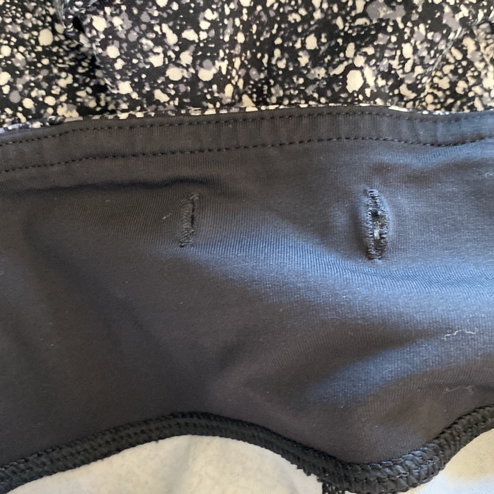 Lululemon leggings black mesh spots Sz 4 pockets - Picture 7 of 7